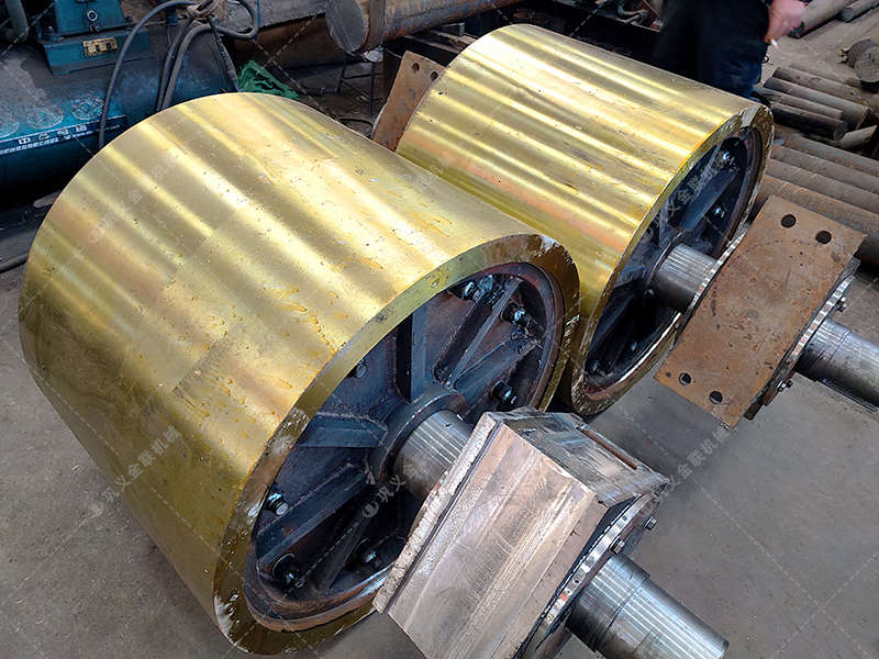 青石制砂難題多?對輥破碎機如何輕松應(yīng)對? 青石制砂難題多?對輥破碎機如何輕松應(yīng)對?