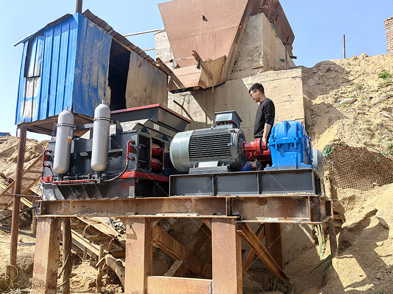 青石制砂難題多?對輥破碎機如何輕松應(yīng)對? 青石制砂難題多?對輥破碎機如何輕松應(yīng)對?